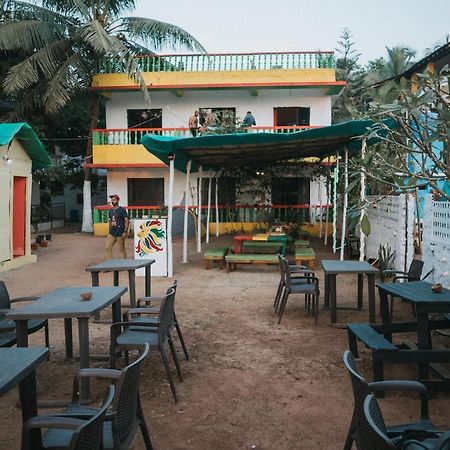 Rasta Mansion Beach Hostel And Rooms 아람볼 외부 사진