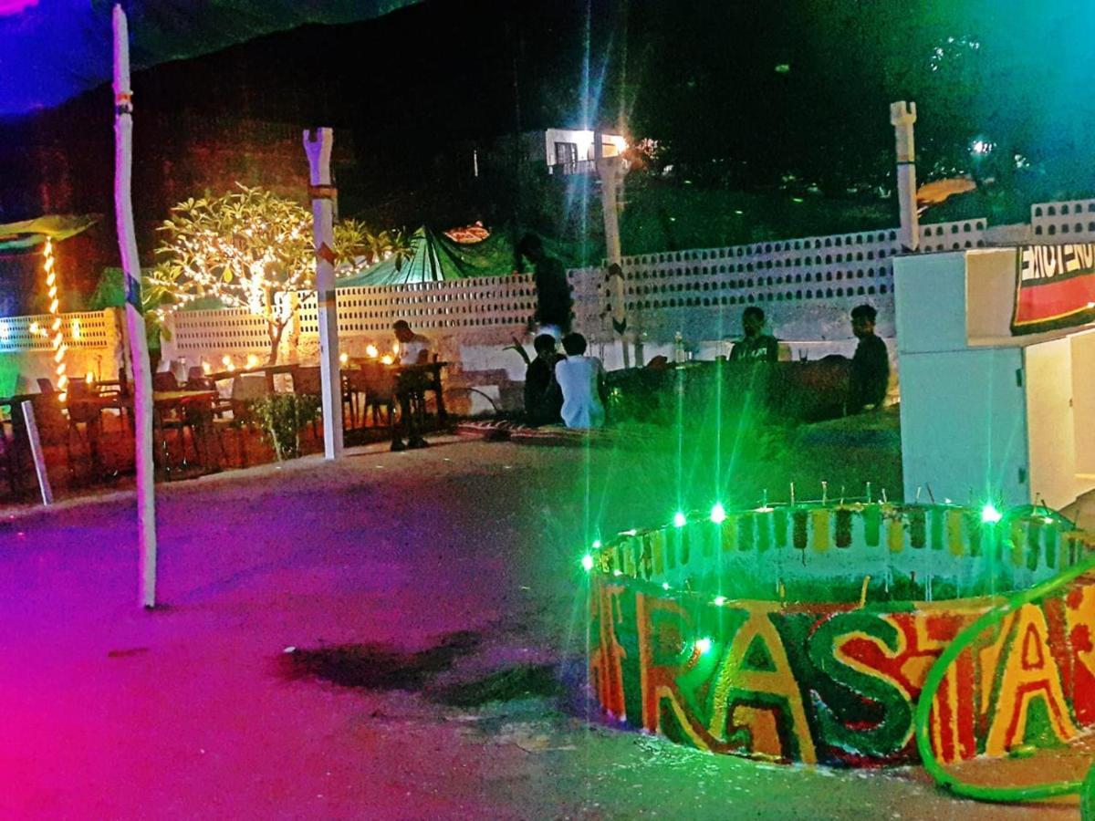 Rasta Mansion Beach Hostel And Rooms 아람볼 외부 사진